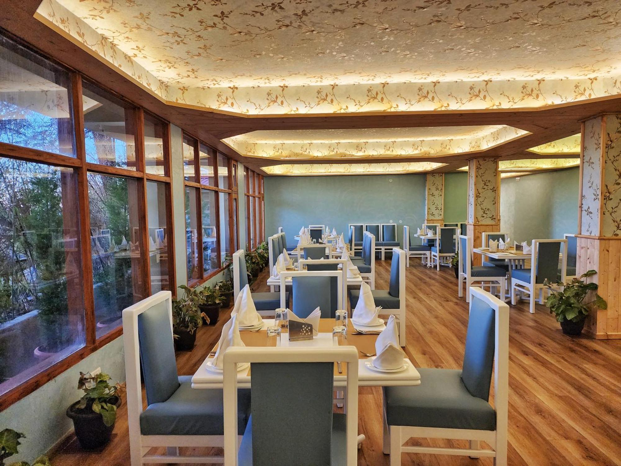 Hotel Pineview ชิมลา ภายนอก รูปภาพ