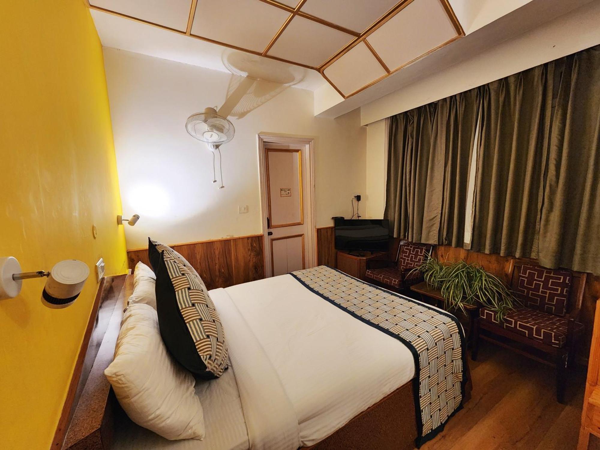 Hotel Pineview ชิมลา ภายนอก รูปภาพ