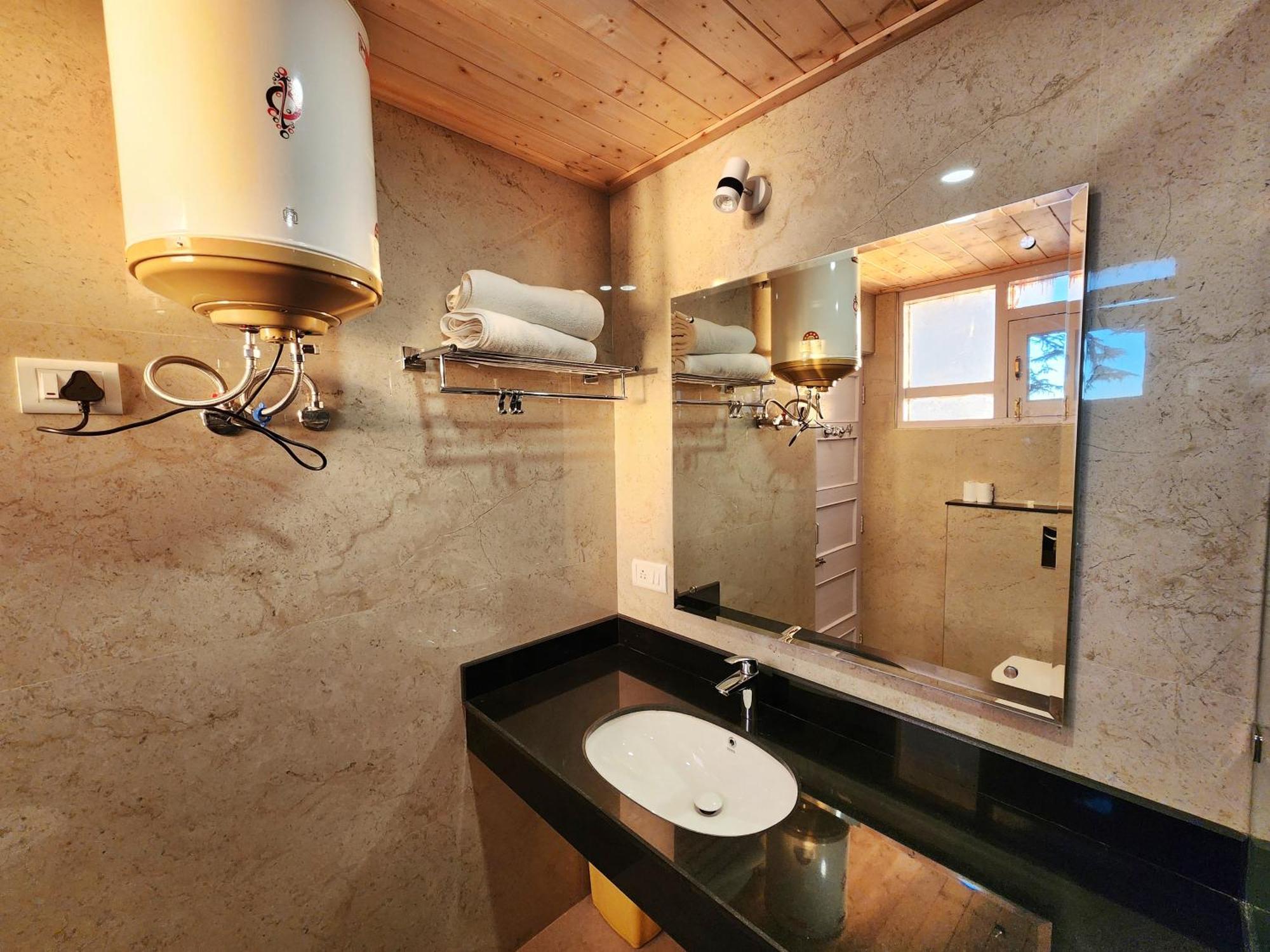 Hotel Pineview ชิมลา ภายนอก รูปภาพ
