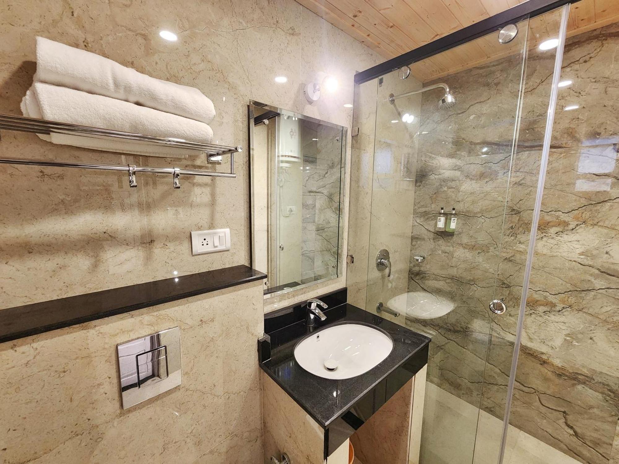 Hotel Pineview ชิมลา ภายนอก รูปภาพ