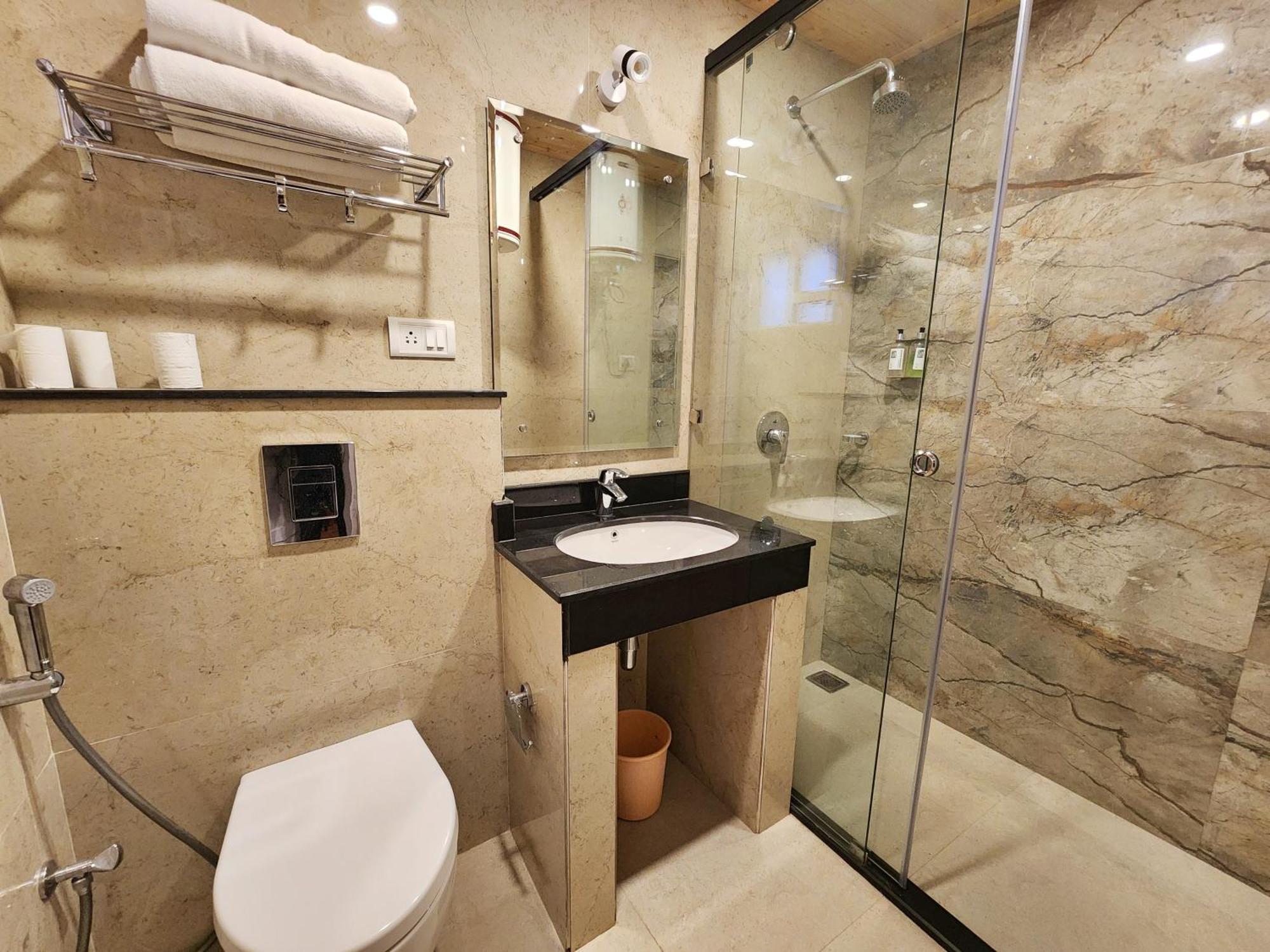 Hotel Pineview ชิมลา ภายนอก รูปภาพ