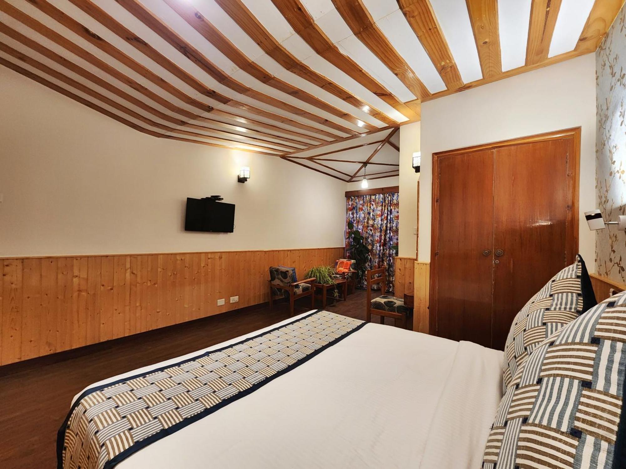 Hotel Pineview ชิมลา ภายนอก รูปภาพ