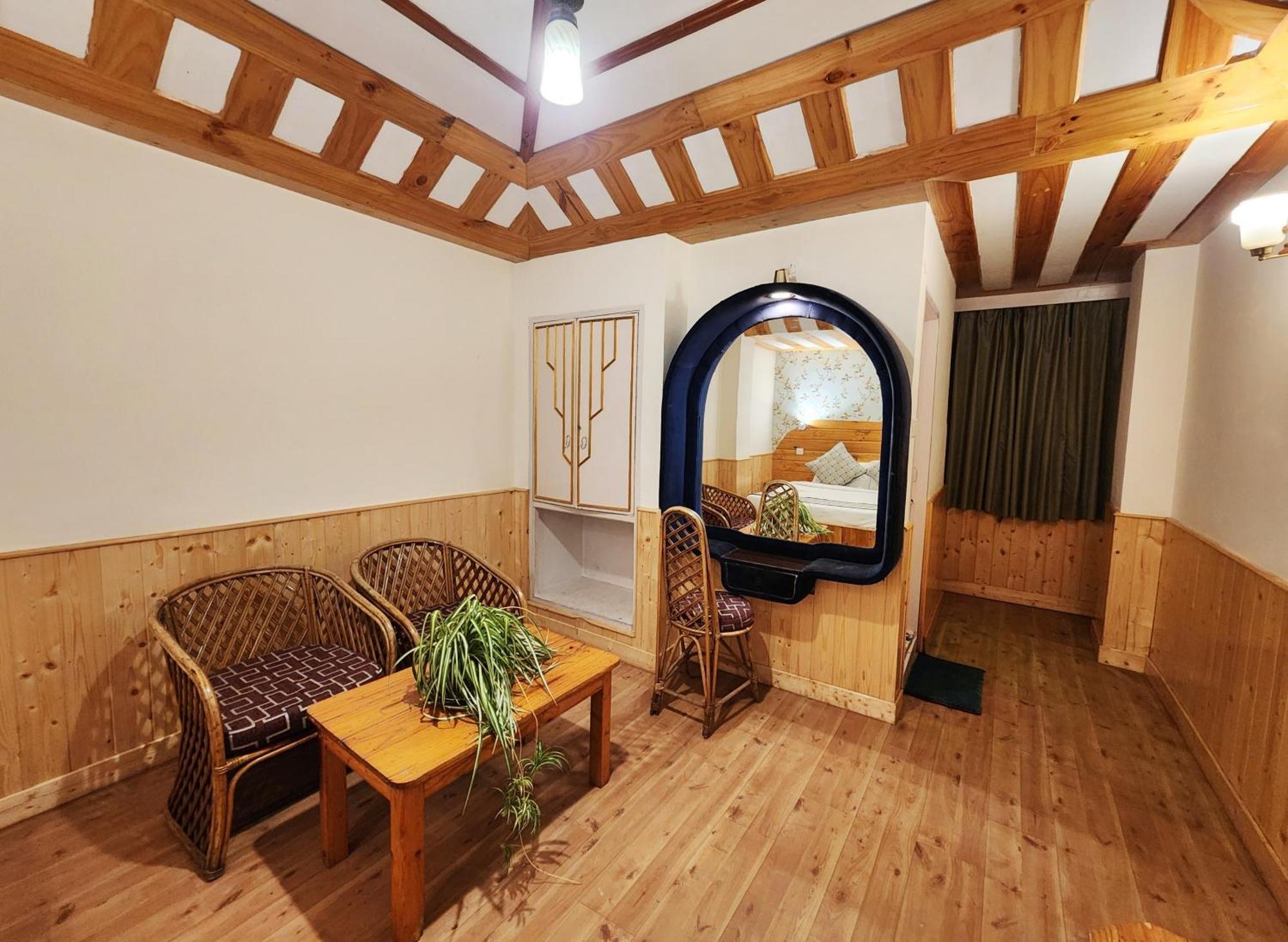 Hotel Pineview ชิมลา ภายนอก รูปภาพ