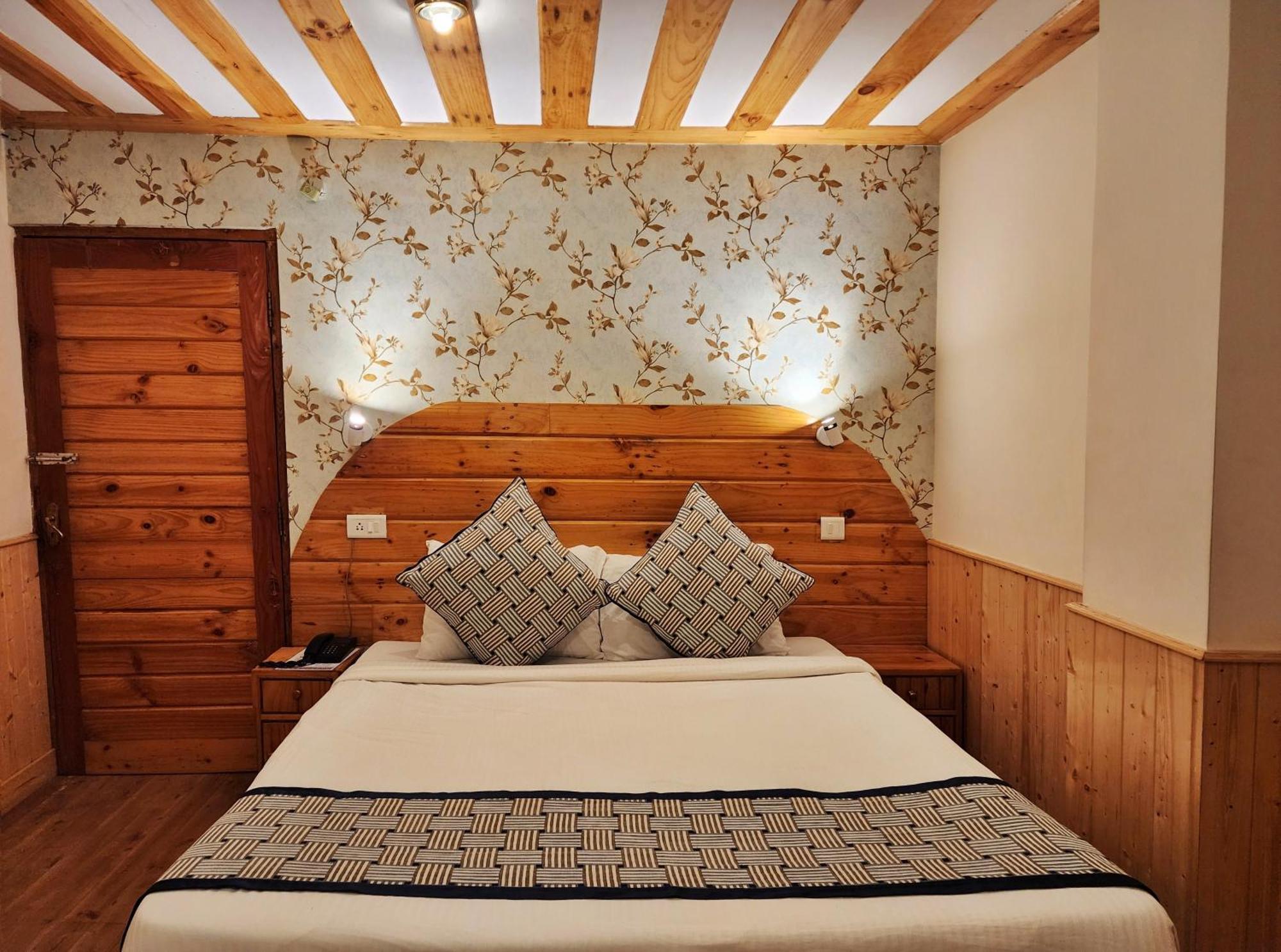 Hotel Pineview ชิมลา ภายนอก รูปภาพ