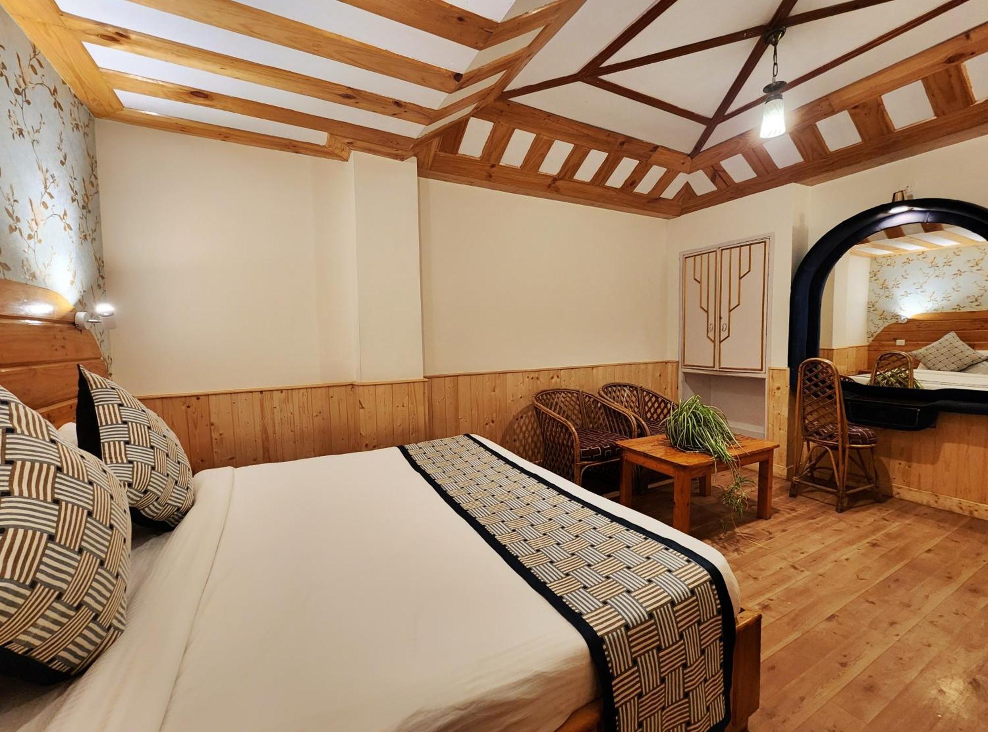 Hotel Pineview ชิมลา ภายนอก รูปภาพ