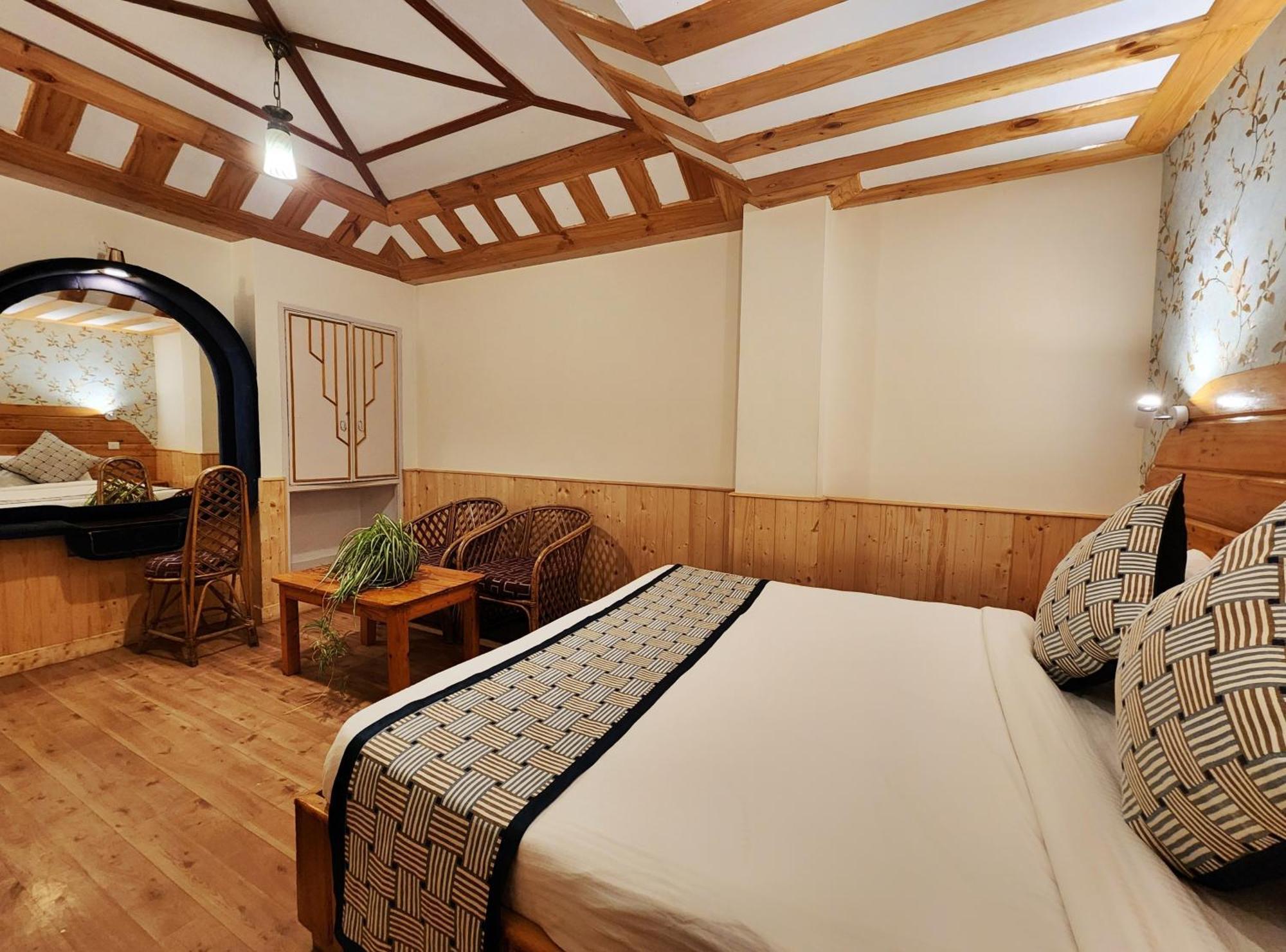 Hotel Pineview ชิมลา ภายนอก รูปภาพ