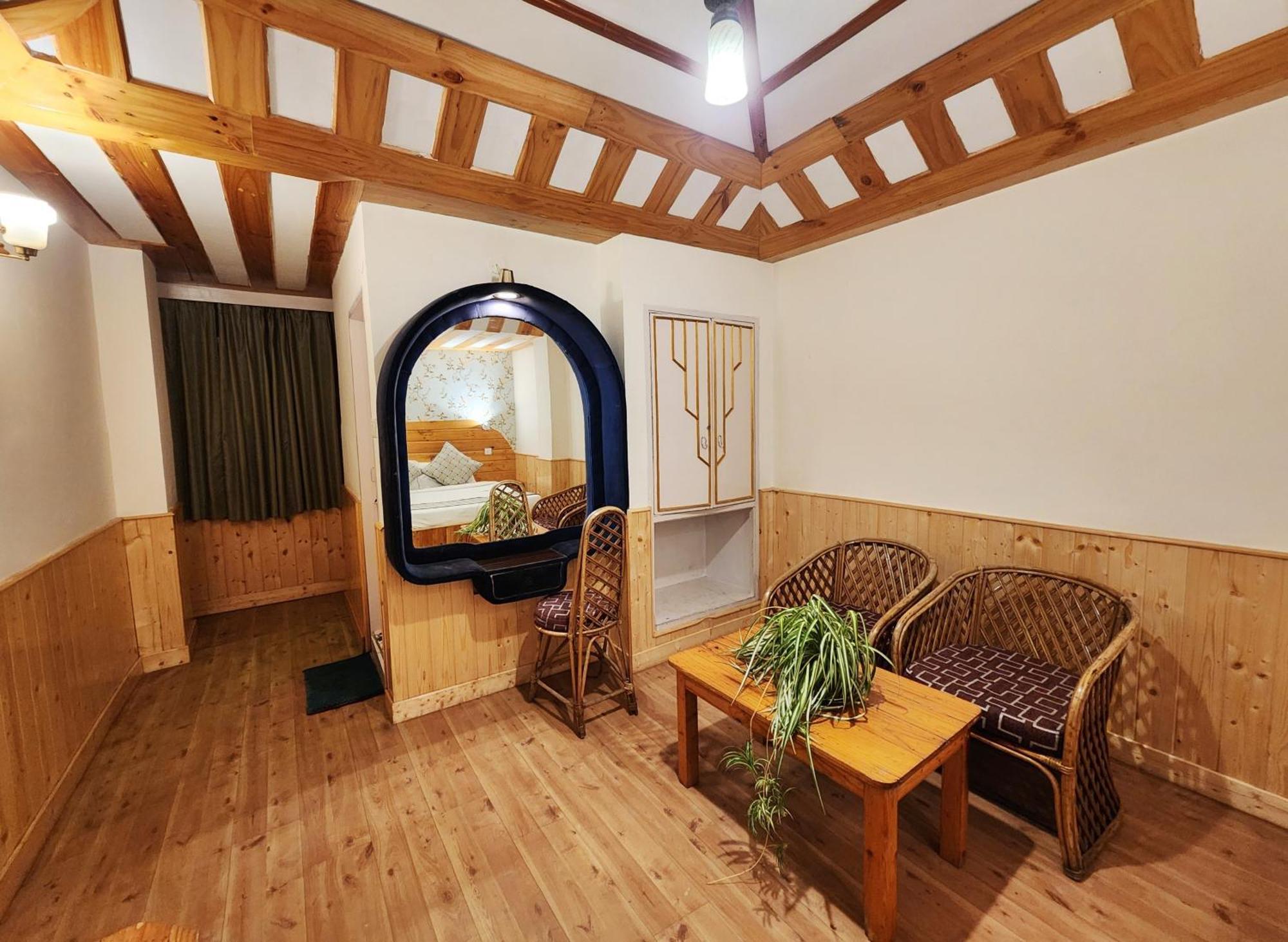 Hotel Pineview ชิมลา ภายนอก รูปภาพ