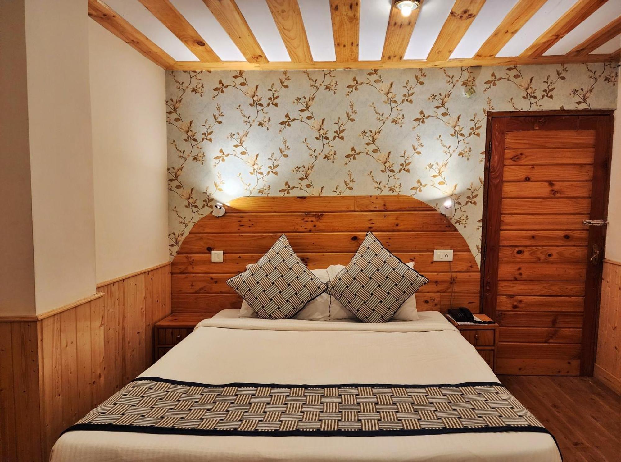 Hotel Pineview ชิมลา ภายนอก รูปภาพ